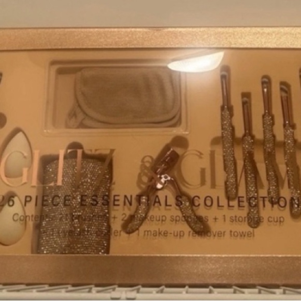 Glitz & Glam Gold Makeup Essentials Set